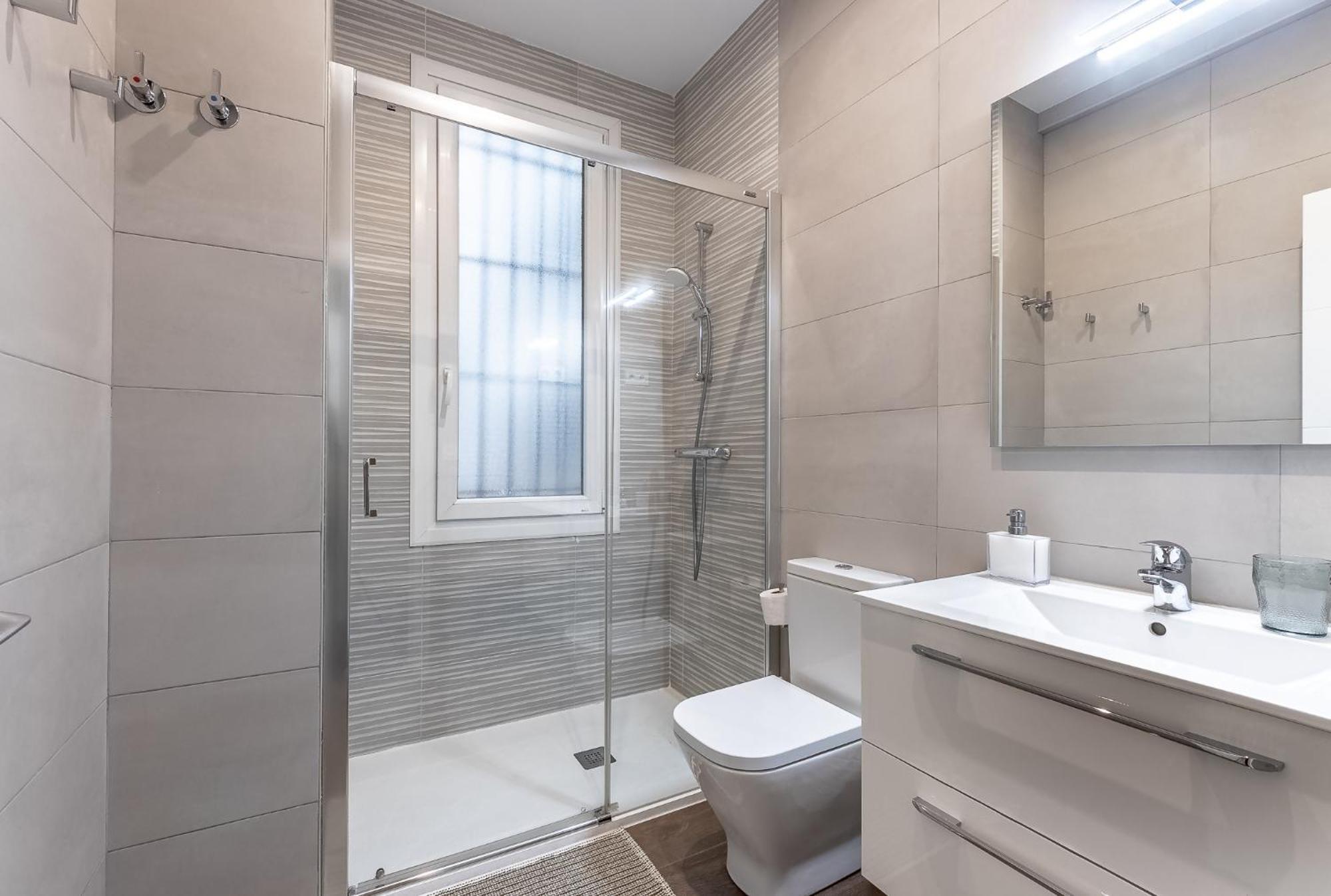 Homeloving Apartment Bilbao Centre With Parking Exterior photo