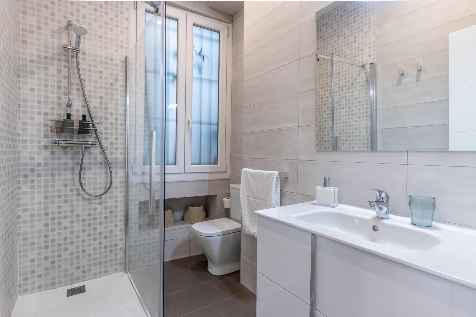 Homeloving Apartment Bilbao Centre With Parking Exterior photo