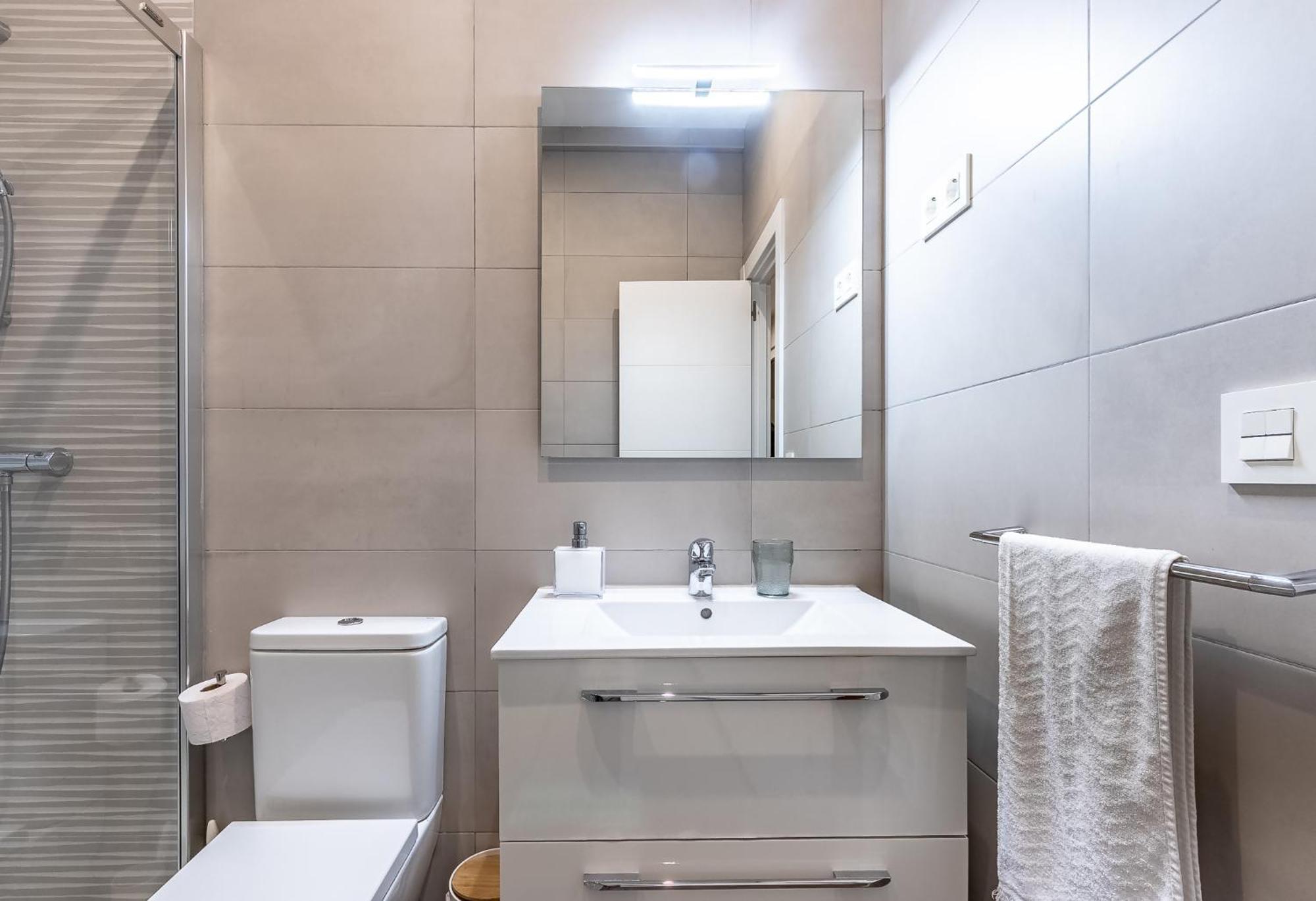 Homeloving Apartment Bilbao Centre With Parking Exterior photo