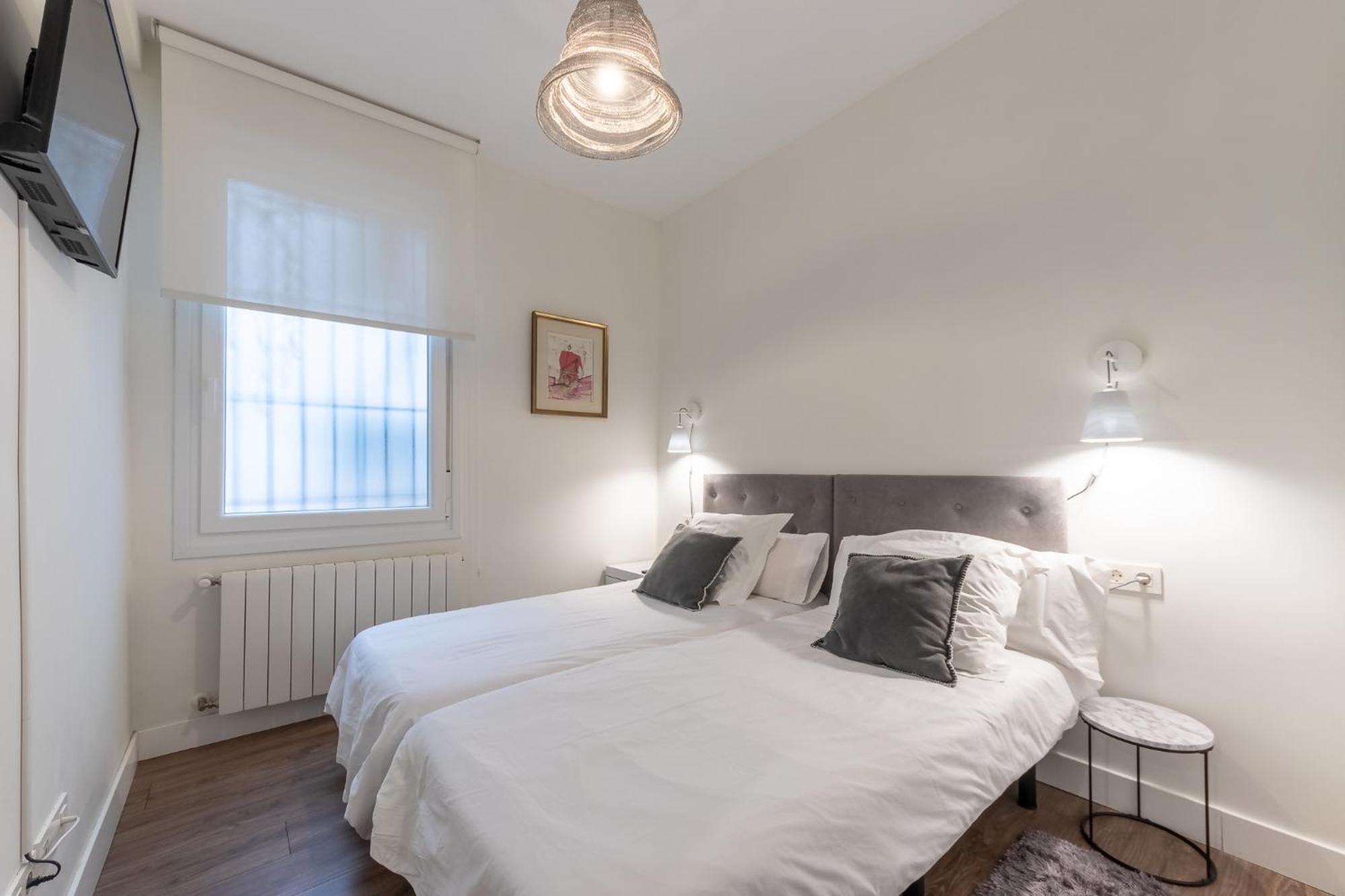 Homeloving Apartment Bilbao Centre With Parking Exterior photo