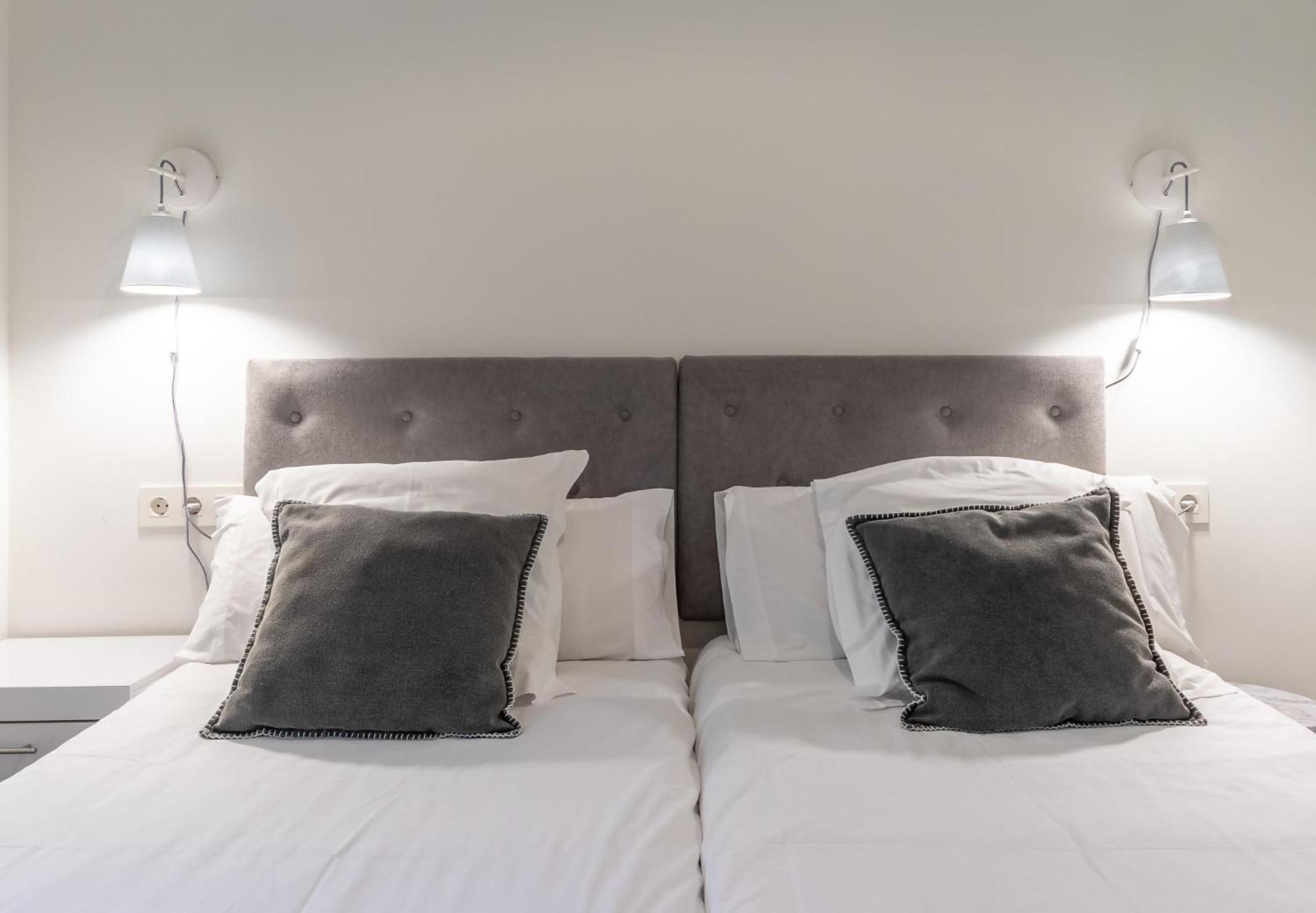 Homeloving Apartment Bilbao Centre With Parking Exterior photo