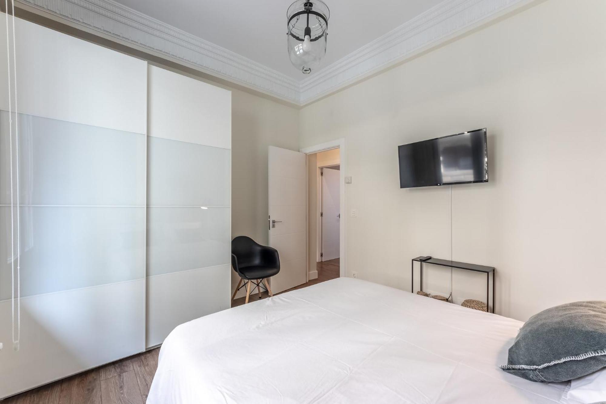 Homeloving Apartment Bilbao Centre With Parking Exterior photo