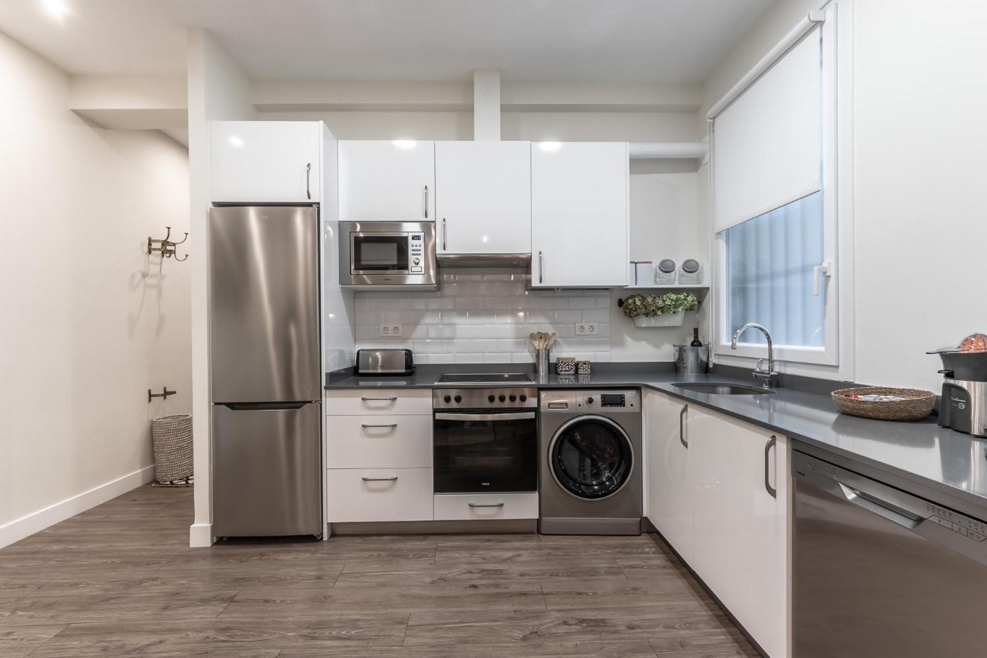 Homeloving Apartment Bilbao Centre With Parking Exterior photo